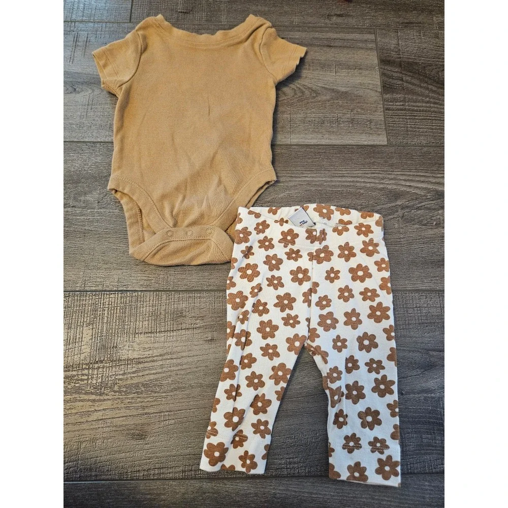 Old navy baby girl outfit 0-3 mos